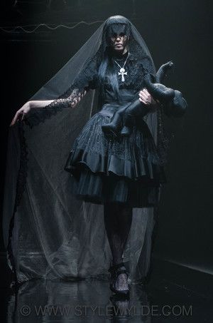 Haute Goth, Tokyo Fashion Week, Victorian Goth, Tokyo Fashion, Dark Fashion, Gothic Lolita, Costume Halloween, Jeans Flare, Lolita Fashion