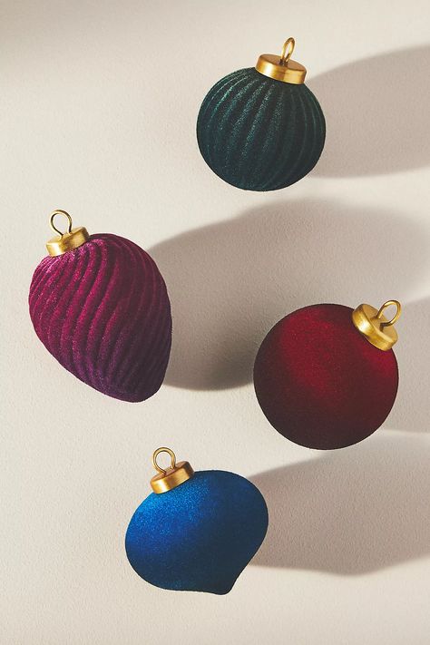 Jewel Tone Christmas Decor, Jewel Tone Christmas Tree, Jewel Tone Christmas, Colour Christmas, Deco Christmas, 2024 Ideas, Velvet Christmas, Bauble Ornaments, Globe Ornament