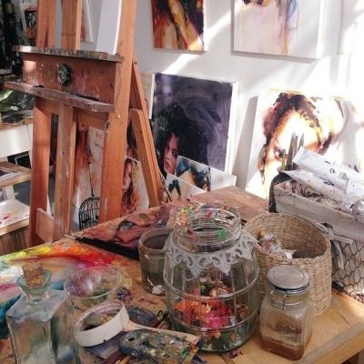 Here Are 7 Art Facts to Make You More Confident when Talking to Art Lovers ... Charmaine Olivia, Artist Aesthetic, Artsy Fartsy, Make Art, Space Art, Art Studios, Creative Space, Art Room, Artist Studio