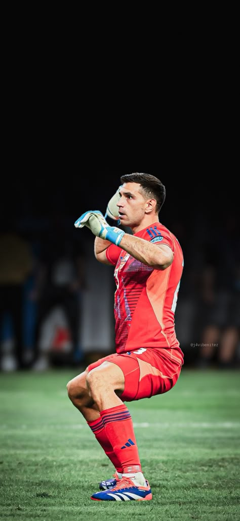 Dibu Martinez Wallpaper https://twitter.com/j4vibenitez/status/1809062695649280018?s=19 Emi Martinez Wallpaper, Emiliano Martinez Wallpaper, Di Maria Argentina Wallpaper, Argentina Martinez, Martinez Argentina, Argentina Players Wallpaper, Argentina Players 2022, Martinez Wallpaper, Emilio Martinez