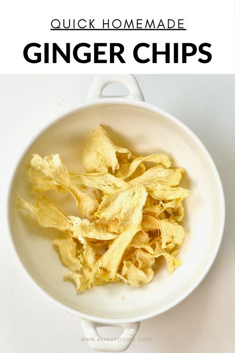 These homemade naturally-sweetened crispy ginger chips are going to become your new obsession! With just one main ingredient and seasonings of your choice, you can make snackable crispy ginger chips that are absolutely delicious!! Dehydrating Food, Vegetable Chips, Dehydrated Vegetables, Homemade Mixes, Veggie Chips, Ginger Slice, Ginger Recipes, New Obsession, Dehydrated Food