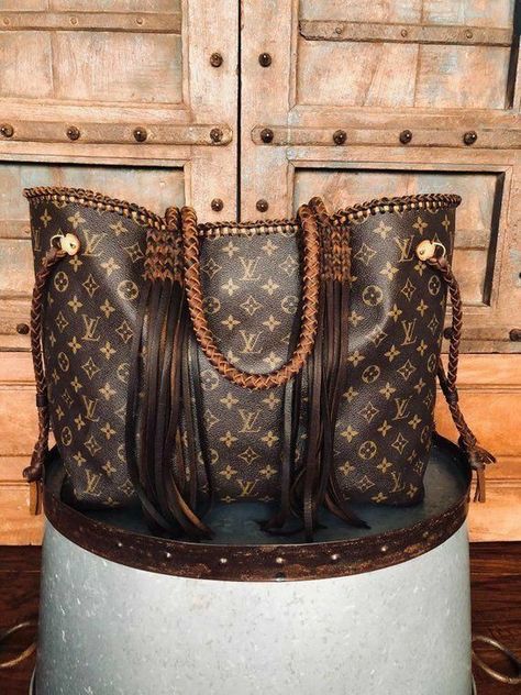 Western Louis Vuitton, Louis Vuitton Handbags 2017, Louis Vuitton Handbags Speedy, Louis Bag, Western Bag, Western Purses, Neverfull Gm, Louis Vuitton Limited Edition, Painted Bags