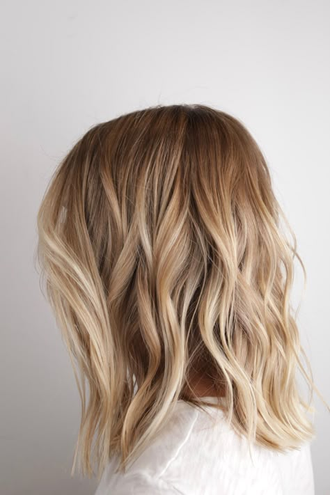 Lived in Blonde Beach Waves... - Johnny Ramirez Champagne Blond, Champagne Blonde Hair, Blonde Hair Goals, Honey Blonde Hair, Honey Hair, Balayage Hair Blonde, Blonde Hair Looks, Brown Blonde Hair, Honey Blonde