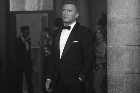 Tom Ford to Dress James Bond In No Time To Die Tom Ford James Bond, Daniel Craig Suit, James Bond Characters, Tom Ford Menswear, Tom Ford Tuxedo, Tom Ford Dress, Evening Trousers, Daniel Craig James Bond, No Time To Die