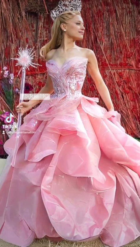 Glinda Hair, Galinda Costume, Ariana Glinda, Glinda Dress, Galinda Upland, Glinda Costume, Wicked Movie, Wicked Costumes, Frankie Grande