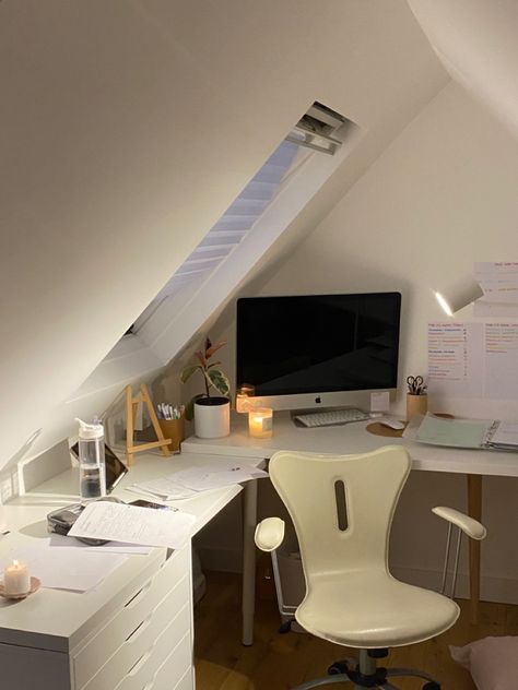 Desk Slanted Ceiling, Attic Study Room Ideas, Attic Study Room, Slanted Ceiling Office, Tiny Attic Bedroom, Attic Office Space, Room Arrangement Ideas, Loft Desk, Loft Conversion Bedroom