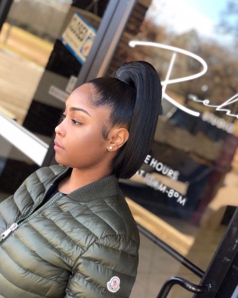 Riche Studio on Instagram: “Let’s Start The NEW YEAR off with slayage 💁🏾‍♀️💕 @gorgeous_xoxoxo ✨➡️Richelifestyle #BluntCutPonytail 💗💵” Short Ponytail, High Ponytail Hairstyles, Weave Ponytail Hairstyles, Weave Ponytail, Black Ponytail Hairstyles, Easy Hairstyles For Medium Hair, Hair Ponytail Styles, Hair Laid, Black Hairstyles