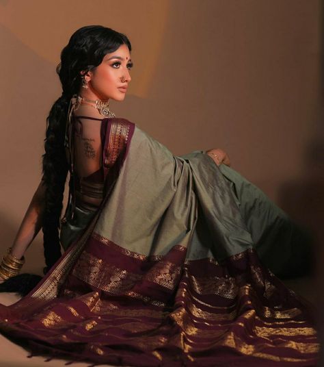 Saree Photoshoot Backdrop Ideas, Vintage Saree Photoshoot At Home, Indian Feminine Aesthetic, Sitting Poses In Saree, Vintage Indian Photoshoot, Sari Photoshoot Poses, Saree Shoot, Desi Dress, Saree Poses