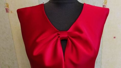 ✅️ collar sewing tutorial 💯 Beautiful , elegant and charming collar design - YouTube Pleated Neckline Pattern, Sewing Collars Neckline, Collar Sewing Tutorial, Collar Dress Pattern, Collar Sewing, Bb Style, Sewing Guide, Sewing Sleeves, Sewing Collars