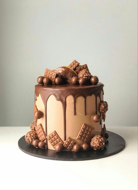 Chocolates On Cake Decoration, Chocolate Sweet Cake Decoration, Fancy Chocolate Cake Decorations, Chocolate Overload Cake Birthdays, Chocolate Lover Birthday Cake, Small Chocolate Cake Design, Choclet Cake Designs, Cake With Chocolates On Top, Chocolate Drip Cake Decoration