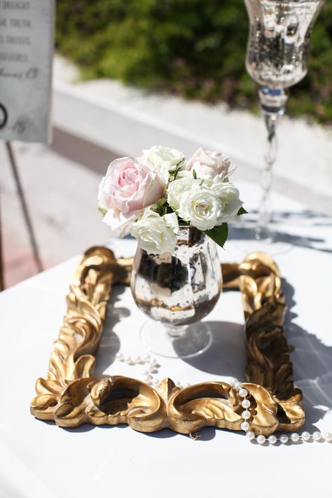 OANA FOTO - A Blush Vintage Wedding at the Muckenthaler Cultural Center in Fullerton, California - Gold Picture Frame and Rose Centerpieces Picture Frame Centerpiece, Vintage Wedding Centerpieces Pearls, Wedding Decorations White, Picture Wedding Centerpieces, Rose Centerpieces Wedding, Vintage Wedding Centerpieces, Fullerton California, Wedding Vase Centerpieces, Vintage Centerpieces