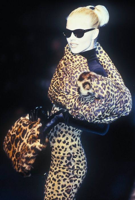 Eva Herzigova, Leopard Print Outfits, 90s Runway, 90s Supermodels, Animal Print Fashion, Blonde Bombshell, Fashion Board, Hollywood Glamour, Fashion Killa