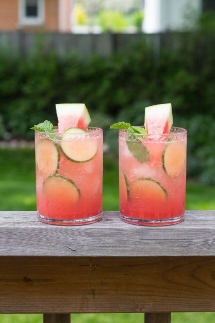 10 Must Haves For Hosting A BBQ Party Everyone Will Enjoy Best Mocktails, Cocktail Fruit, Pink Watermelon, Green Watermelon, Spring Cocktails, Milk Shakes, Summer Drink, Bbq Party, Summer Bbq