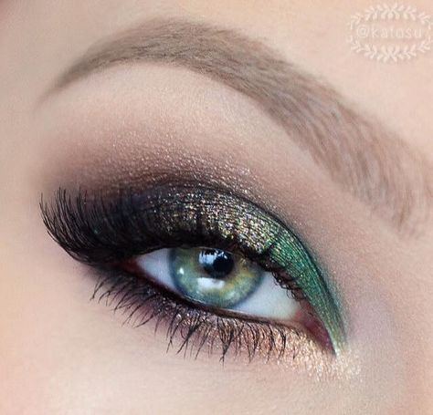 Pretty Green And Gold Smokey Eye, Matte Make Up, Gold Eye Makeup, Date Night Makeup, Casual Makeup, Work Makeup, Magical Makeup, Formal Makeup, Green Makeup