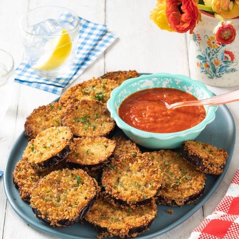 Fried eggplant recipe Fried Eggplant Recipes, Delicious Sides, Fried Eggplant, Baked Eggplant, Eggplant Parmesan, Summer Appetizer, Eggplant Recipes, Summer Vegetable, Fried Food