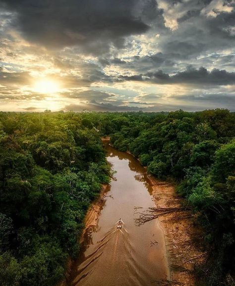 Machu Picchu & Huacachina Tour on Instagram: “📍Iquitos , una increíble vista del Río amazonas y su atardecer 🌅😍 Tag #PeruDestinations Photo by @alexisjosueh” Rainforest Aesthetic, Iquitos Peru, Amazon Rainforest, Quito, Machu Picchu, Peru, Vision Board, Country Roads, Road