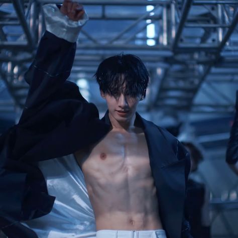 jun seventeen psycho mv lq icon Svt Jun, 남성 근육, Jun Jun, Jun Icon, Jun Seventeen, Seventeen Junhui, Wen Junhui, Seventeen Going Seventeen, Muscle Hunk