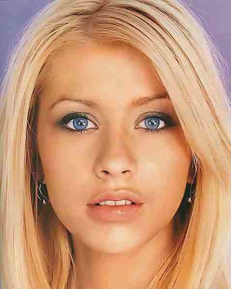 Young Christina Aguilar, love the hair Young Christina Aguilera, Christina Aguilera Young, Christina Aguilera Videos, Christina Aguilera 90s, Christina Aguilera Burlesque, Christina Aguilera 2000s, Celebrity Moms, Child Actors, Beautiful Voice