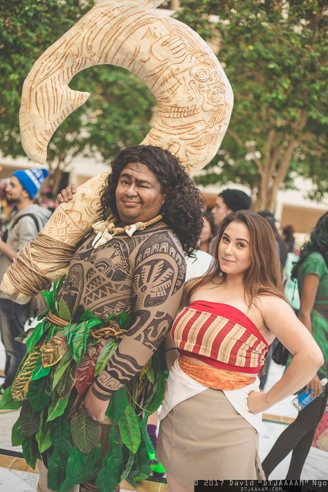 DIY Moana Maui Costume Halloween Costume Idea Moana And Maui Halloween Costumes, Moana Couple Costume, Moana Diy Costume, Halloween Moana, Maui Cosplay, Moana Diy, Bonnie And Clyde Costume, Deadpool Halloween Costume, Unicorn Cosplay