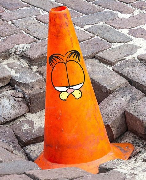 Traffic Cone Graffiti, Traffic Cone Decor, Painting Cones Ideas, Paint Traffic Cone, Street Cone Painting, Cute Painted Traffic Cones, Painted Street Cones, Traffic Cone Decoration Ideas, Painted Street Signs