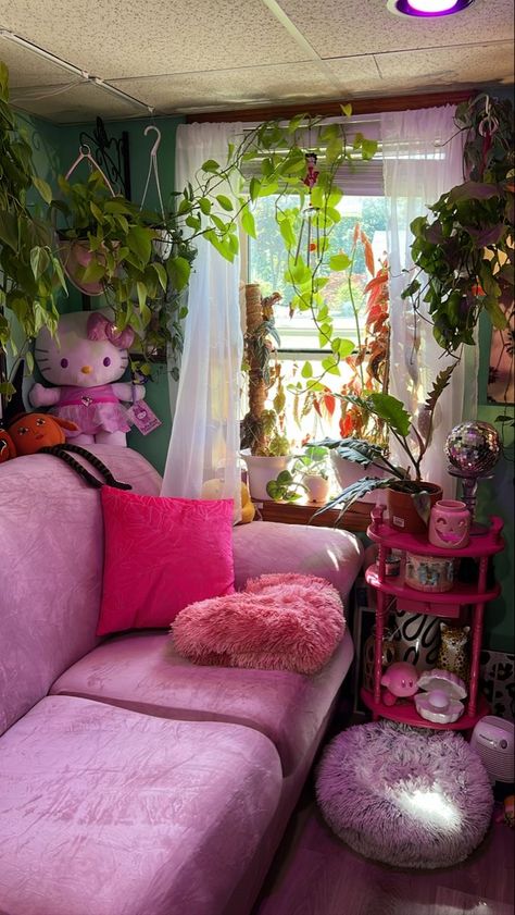 Indie Living Room Ideas, Pink And Green Room, Cute Aesthetic Rooms, Studio Aesthetic, Suite Ideas, Bedroom Vibes, Dream Apartment Decor, Future Apartment Decor, Anime Room