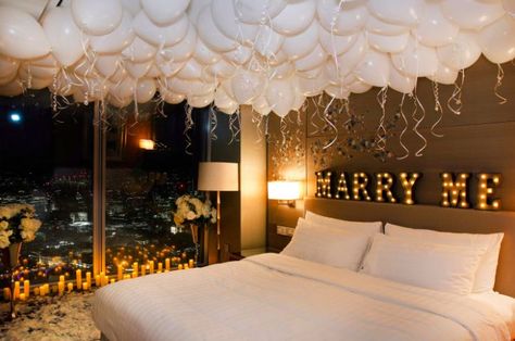 Bedroom Proposal Ideas Engagement, Engagement Room Decoration Ideas, Engagement Room Decoration, Proposal Room Decoration Ideas, Wedding Hotel Room Decorations, Proposal Set Up Ideas At Home, Bedroom Proposal Ideas, Hotel Room Proposal Ideas, At Home Proposal Ideas