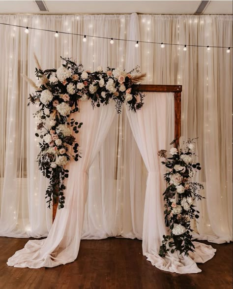 Simple Wedding Arches Indoor, Arch For Wedding Reception, Alter Draping Wedding, Wedding Backdrops For Pictures, Back Drop Wedding Ceremony, Outdoor September Wedding Ideas, Inside Wedding Arch, Winter Wedding Arch Indoor, Indoor Wedding Alter Ideas