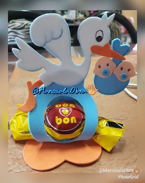 Souvenir para baby shower de gemelos. Souvenirs Baby Shower Originales, Recuerdos Baby Shower Originales, Recordatorios Baby Shower, Baby Shower Recuerdos, Souvenir Baby Shower, Recuerdos Para Baby Shower, Baby Shower Souvenirs, Baby Shower Crafts, Unisex Baby Shower