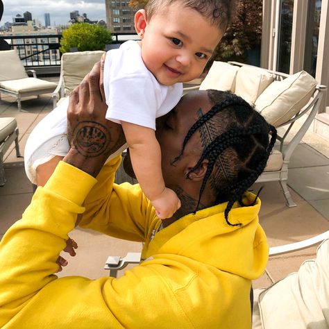 Travis Scott Says 7-Month-Old Daughter Stormi Webster Is 'About to be Walking Soon' Kylie And Travis Scott, Moda Kylie Jenner, Stile Kylie Jenner, Kylie Travis, Estilo Kardashian, Looks Kylie Jenner, Trajes Kylie Jenner, Estilo Kylie Jenner, Kyle Jenner