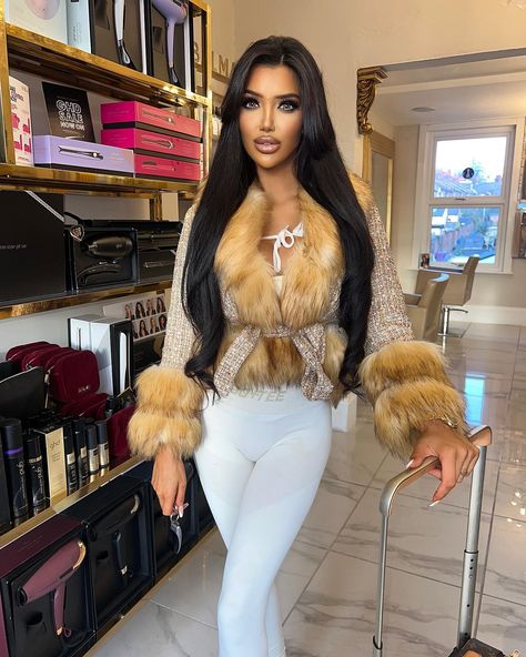 Chloe Khan, Body Goals, Chloe, Fur Coat, Instagram