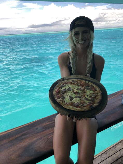 #Fiji #musketcoveresort #mamanucaislands #travelblogger #fijitravel #fijiislands #beach #travel #travelblogger #blondeswhoeat #foodie #foodblogger #travel #pizza #floatingbar #cloud9 #cloud9island Cloud 9 Fiji, Fiji Travel, Fiji Islands, Island Food, Beach Travel, Cloud 9, Travel Blogger, Floating, Pizza