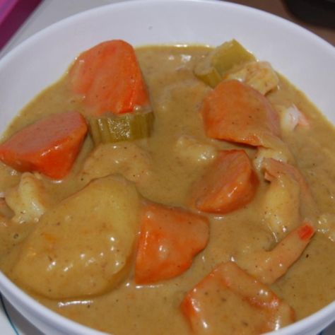 Here is a dish that I usually make by request.  My grand daughter loves shrimp curry and will try to pick out all the shrimp.  Hey Ryssie! "Any shrimp left for me?" Hawaii Chicken, Hawaiian Shrimp, Ono Kine Recipes, Steak Dinner Sides, Shrimp Curry, Curry Stew, Hawaiian Dishes, Chicken Curry Recipe, Garlic And Ginger