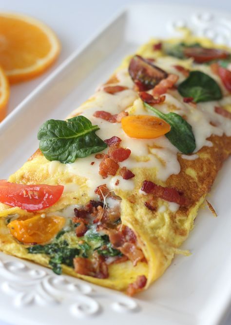 Breakfast Omelette Recipe, Bacon Omelette, Omlet Recipes, Spinach Omelette, Omelette Recipe Easy, Spinach And Bacon, Breakfast Omelette, Omelets Recipe, Overnight Oat