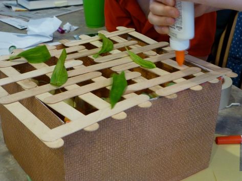 How to Build a Model Sukkah (Sukkot Craft for Kids) - Holidappy - Celebrations Sukkot Sensory Bin, Sukkah Crafts For Kids, Sukkah Decorations Kids, Sukkot Crafts Preschool, Sukkot Preschool, Sukkot Crafts For Kids, Sukkot Projects, Torah Craft, Sukkah Ideas