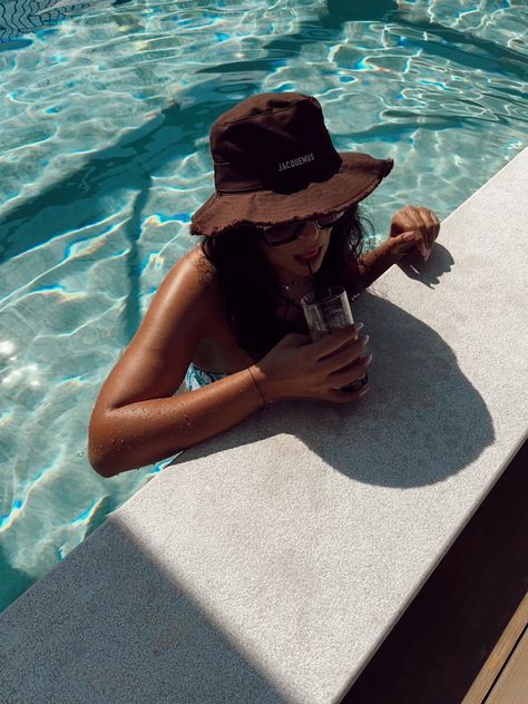 #summer #tan #jacquemus #coffee #pool Alyssa Core, Tanning Aesthetic, Pool Tanning, Pool Outfits, Story Insta, Summer Tan, Tan Legs, Summer Tanning, Tan Body