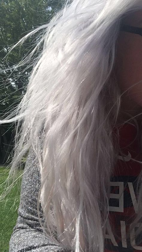 Manic panic ultra violet and Arctic fox sterling diluted with conditioner Arctic Fox Silver Hair Dye, Arctic Fox Sterling, Bob Curls, Fox Hair Dye, Silver Hair Dye, Bob Hair Color, Color Formulas, Oval Face Haircuts, Beautiful Gray Hair