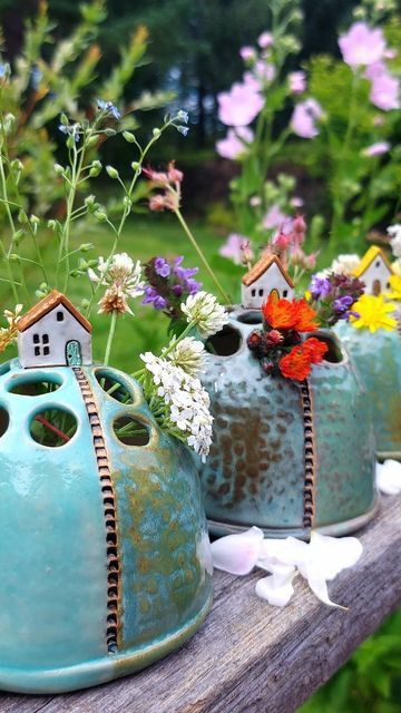 Elukka Ceramics⚱ est. 2008 on Instagram: ". {edit: sold out} . Small vase drop on etsy tomorrow ! 🌸🤍🌼🌺🏵🌻💮⚘️🌱🌹💐🌸🦋🌳 . #budvase #hilltopcottage #ponyo #greenhill #ceramichouse #tinyhouse #tinyhome #simplelife #ceramicvase #imaginaryplace #elukkaceramics #budvase #wildflowers #etsyshopsofinstagram #whimsicalceramics #ceramiclovers" Clay Projects For Kids, Orchid Pots, Ceramics Pottery Vase, Instagram Edit, Pottery Pots, Pottery Houses, Pottery Handbuilding, Keramik Design, Garden Pottery