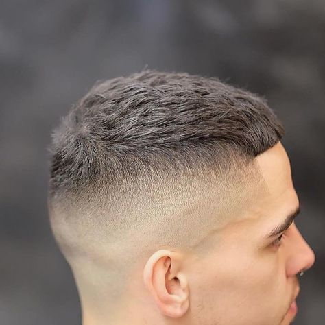 Get this Hairstyle: Mens Short Textured Crew Cut with Skin Fade and Bangs New Men Hairstyles, Types Of Fade Haircut, High And Tight Haircut, Crop Haircut, Boy Haircuts, Low Maintenance Haircut, Fresh Haircut, Mens Hairstyles Thick Hair, Cool Hairstyles For Men