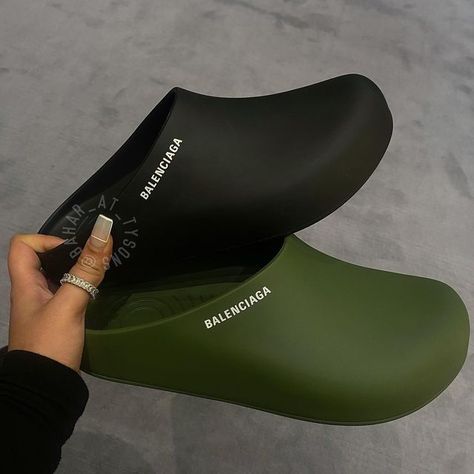 Balenciaga Crocs Outfit, Slides Aesthetic, Crocs Outfit Men, Balenciaga Crocs, Slides For Men, Crocs Outfit, Black Men Haircuts, Men Slides, Archive Fashion