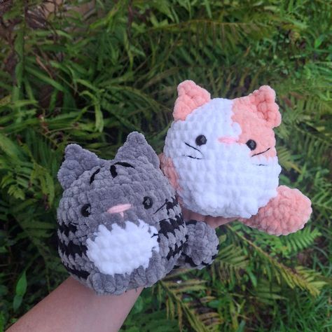 More floof cats 🐈 I don't think I'll ever be tired of these cuties 😍 . . . Pattern by: irissesile Yarn: Sweet Snuggles Lite/ Chenille Home Slim Hashtags: #mississippi #shopsmall #crochetersofinstagram #crochet #smallbusiness #plushie #explore #amigurumi #crochetlove Crochet Plushies, Crocheted Toys, Textile Crafts, Ideas Crochet, Crafty Stuff, Crochet Toys, Mississippi, Free Crochet, I Shop