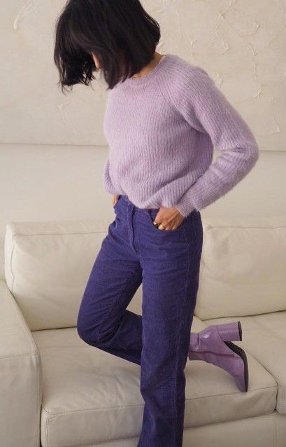 Purple Monochrome Outfit, Fall Sweater Trends, Purple Monochrome, Winter Date Outfits, Pastel Sweater, Street Style 2018, Monochromatic Outfit, Monochrome Outfit, Pullover Outfit