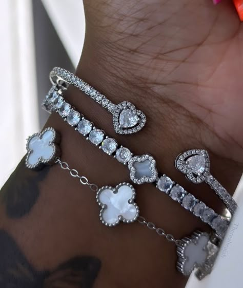 I was showing off my Acani lip oils but my bracelets were too pretty not to get in 😍🥹 whats a better duo then jewelry & lipgloss? 👀 ᡣ𐭩ྀིྀི pieces shown: mini heart bracelet | silver + white clover bracelet | silver + white classic clover bracelet @toptiercharms | toptiercharms.com White And Silver Aesthetic, Bracelet Ideas Silver, Jewelry Inspo Silver, Pretty Silver Jewelry, Elegant Silver Jewelry, White Jewellery, Xoxo Jewelry, Silver Jewelry Necklaces, White Clover