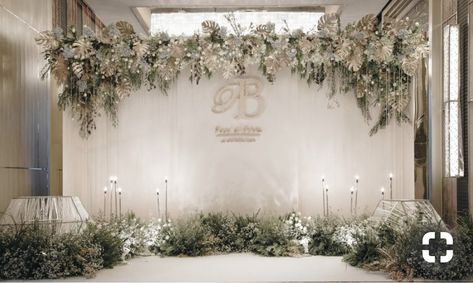 Backdrop Wedding Minimal, Vintage Wedding Ceremony, Photowall Ideas, Wedding Stage Backdrop, Wedding Hall Decorations, Wedding Ceremony Ideas, Wedding Reception Backdrop, Wedding Background Decoration, Wedding Stage Design