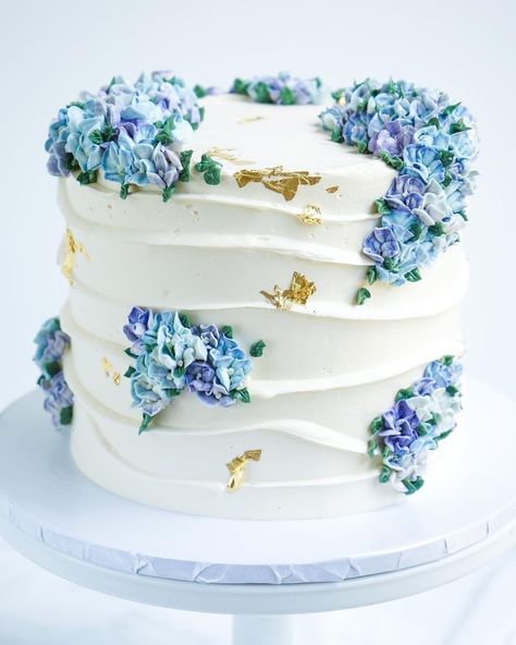 Coastal Birthday Cake, Wedding Cake Hydrangea, Hydrangea Cupcakes, Hydrangea Cake, One Tier Cake, Hydrangeas Wedding, Engagement Cakes, Bridal Shower Cake, Buttercream Flowers