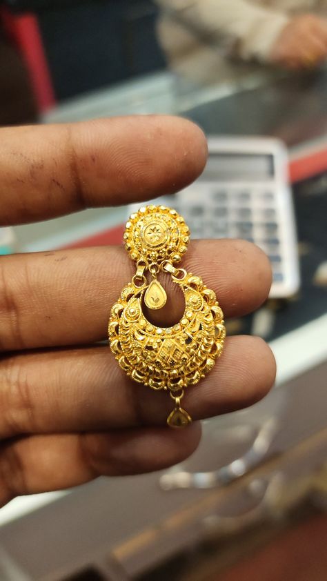 Earring low weight Ram Leela Design Gold Chandbali Earrings Design, Gold Chandbali Earrings, Gold Chandbali, Ram Leela, Jhumka Designs, Mangalsutra Design, Gold Jewels Design, Indian Bangles, Black Beads Mangalsutra