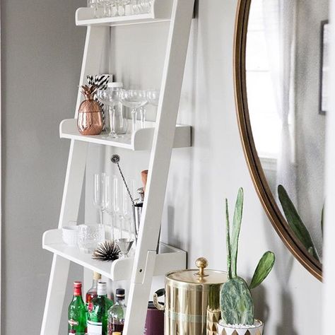 Ladder bar alternative to bar cart. Kitchen Ladder Shelves, Apartment Bar, Ladder Bar, Ladder Shelves, Home Bar Areas, Home Bar Rooms, Modern Home Bar, Decor Pad, Cart Decor