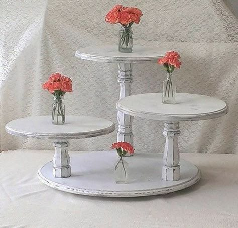 100 Cupcakes, Rustic Wedding Desserts, Shabby Chic Cupcakes, Wedding Food Table, Shabby Chic Cakes, Rustic Cake Stands, Diy Cake Stand, Cupcake Stands, Cupcake Display