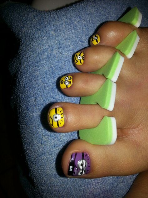 Minnion toes Ugly Toes, Ugly Nails, Toe Nail Designs, Funky Nails, How To Do Nails, Toe Nails, Being Ugly, Rocky, Round Sunglasses