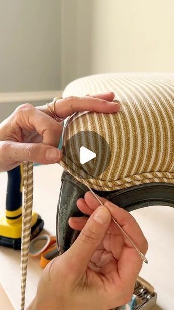 Upholstery Fabric Projects, Upholstered Chairs Diy, Diy Furniture Upholstery, Furniture Reupholstery, Reupholster Chair, Reupholster Furniture, Upholstery Diy, Vintage Stool, Rope Knots