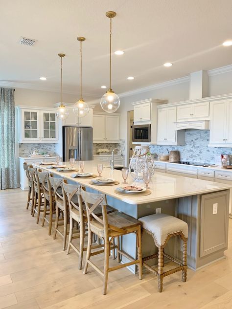 Coastal Theme House Interior Design, 2023 Coastal Kitchen, Contemporary Beach House Kitchen, Florida Kitchen Design, Coastal Kitchen Islands, Coastal Glam Kitchen, Beach Theme Dining Room, Florida Homes Interior Design Coastal, Modern Costal Farmhouse